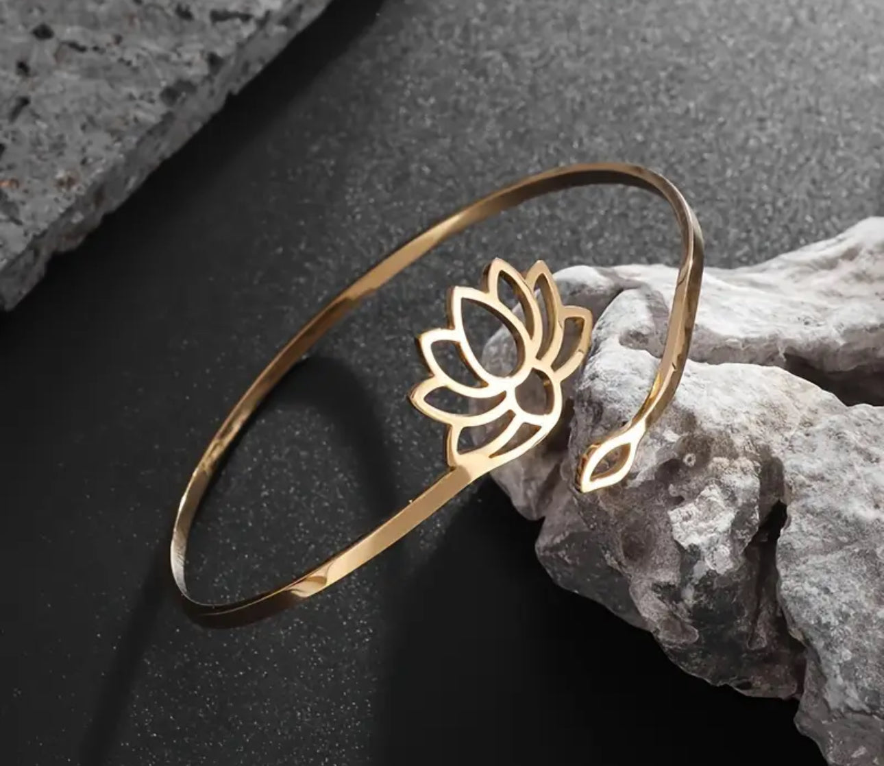 Pulsera flor de loto dorado