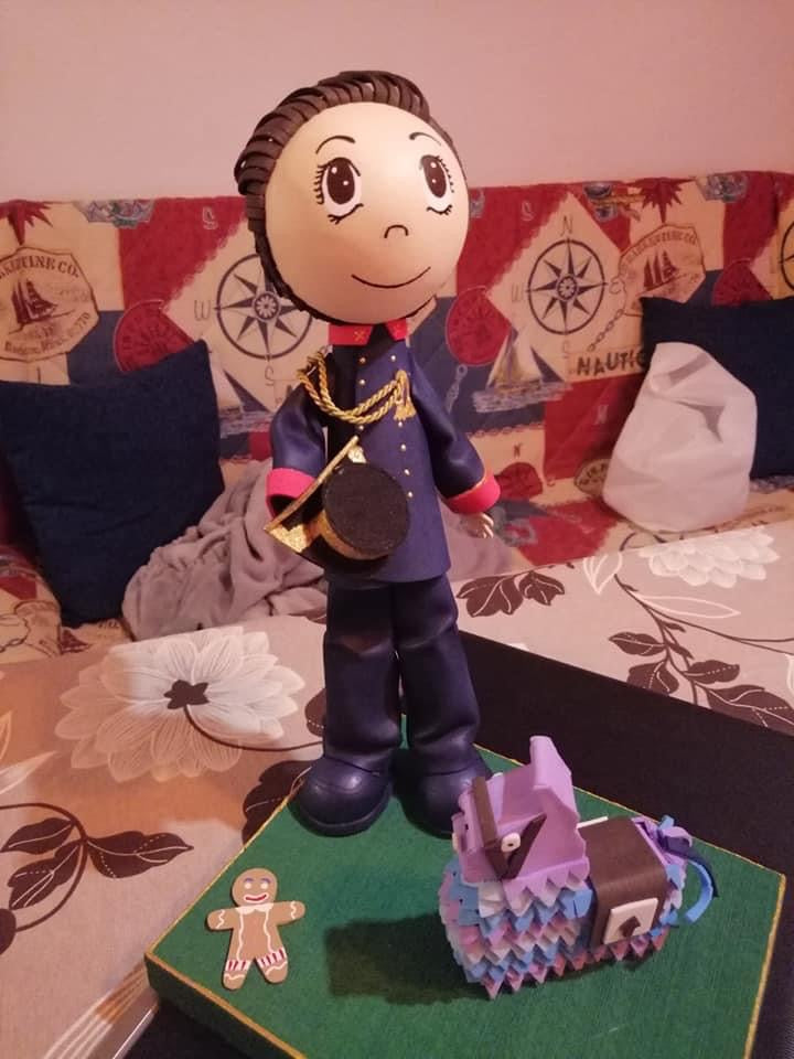 Muñeco goma Eva