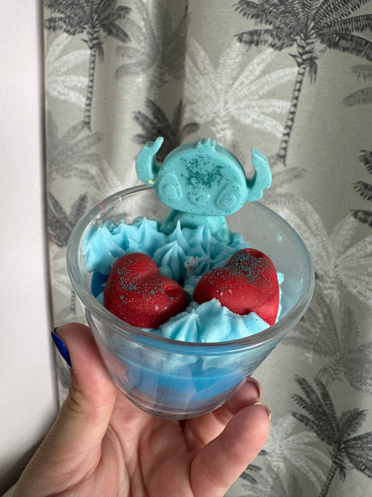 Vela Stitch con corazones